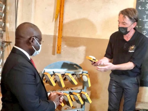 Inauguration de l’atelier de fabrication de lampes solaires Lagazel à Porto Novo (Bénin)
